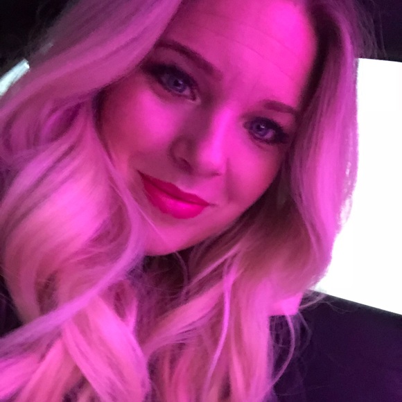 Meet your Posher, Emily - Picture 1 of 1